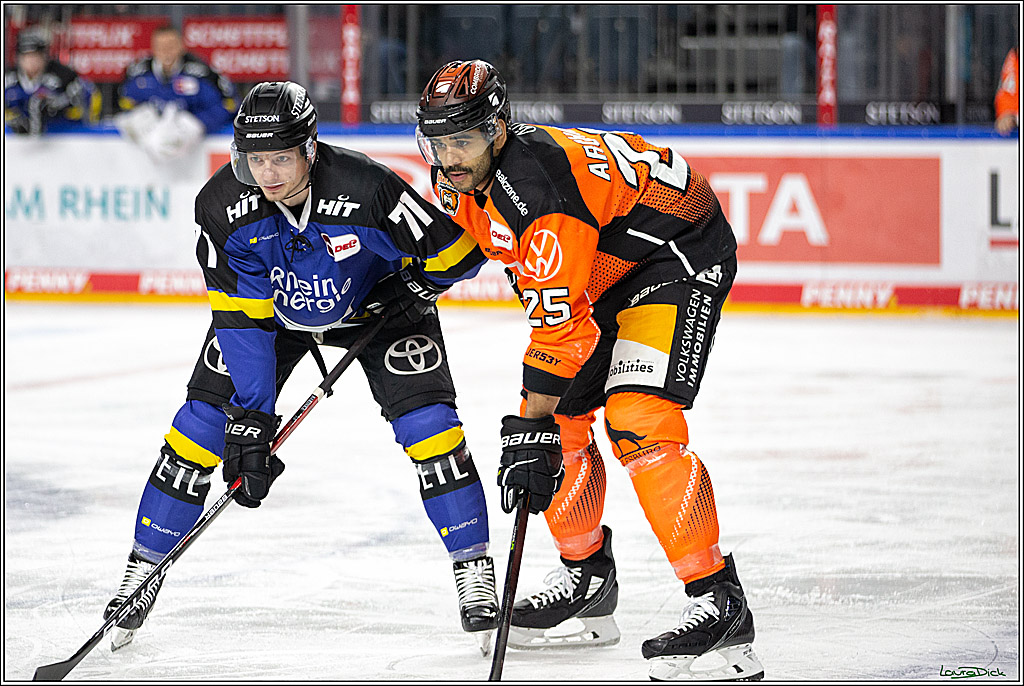 PENNY DEL; Koelner Haie- Fishtown Pinguins Bremerhaven; Koeln, 25.11.2021